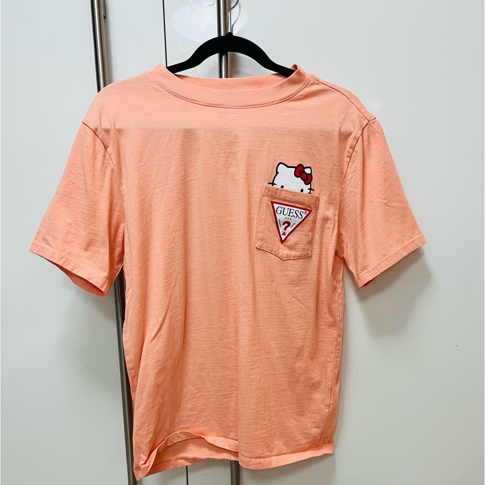 Guess Men’s Hello Kitty T-Shirt Short Sleeve in Peach  Size XSmall